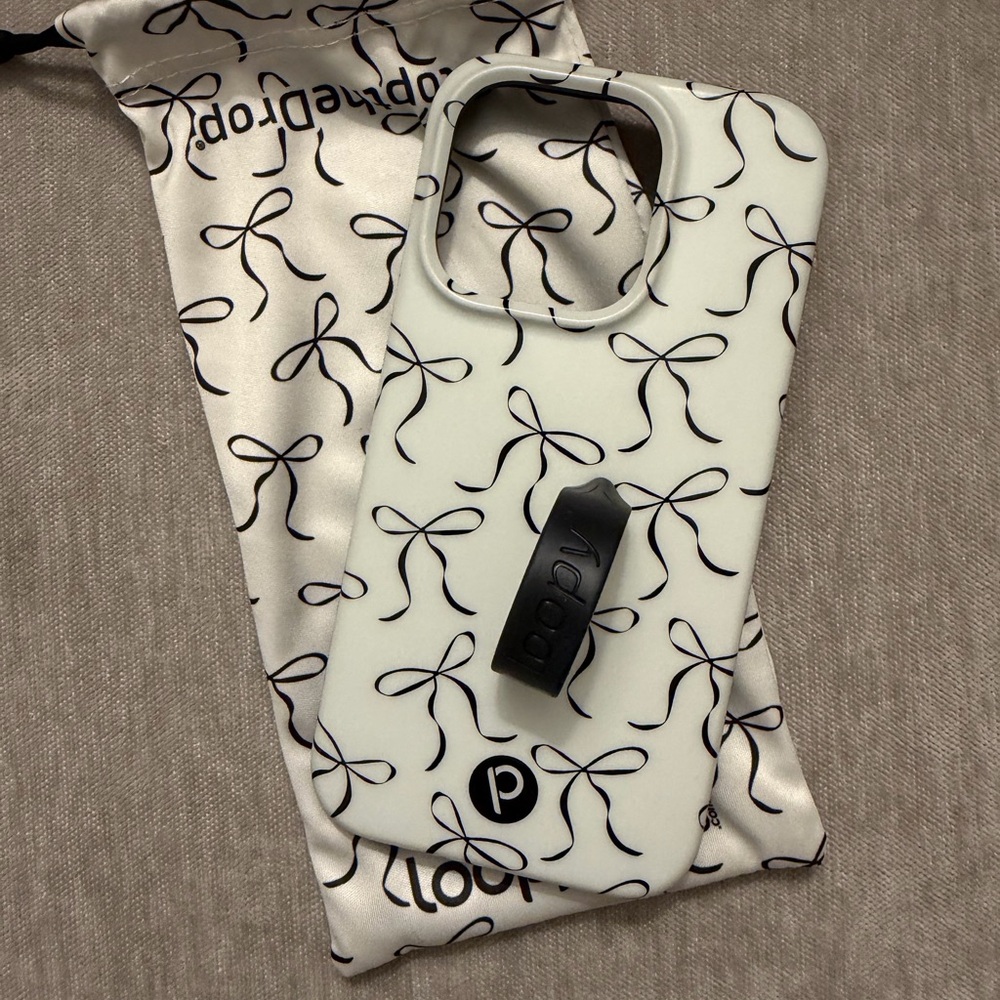 Loopy Black Bows iPhone 15 Pro